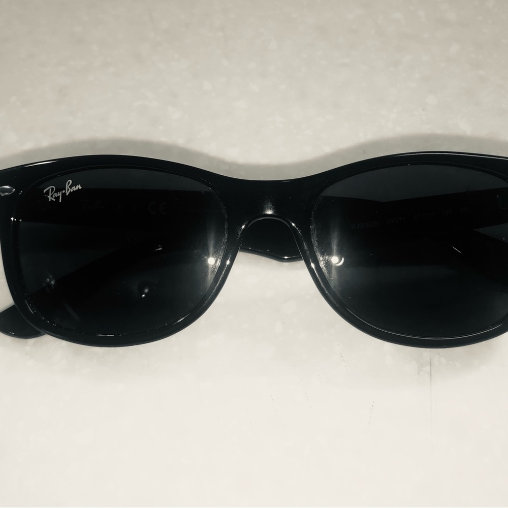 Kids/ toddler  Ray Ban sunglasses - black